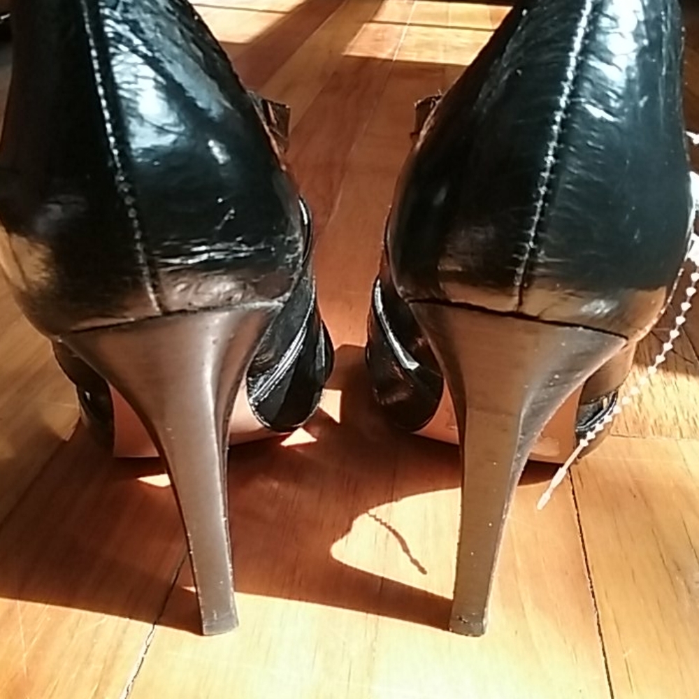 Black Leather Tahari 4" Heels, Size 6-1/2M - Picture 3 of 4